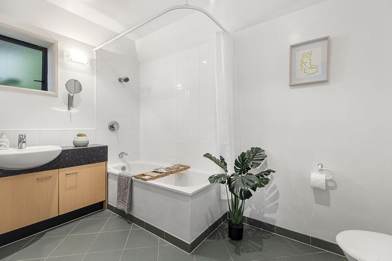 Photo of property in 3 Wadestown Road, Wadestown, Wellington, 6012