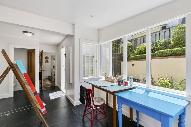 Photo of property in 33 Grove Road, Kelburn, Wellington, 6012