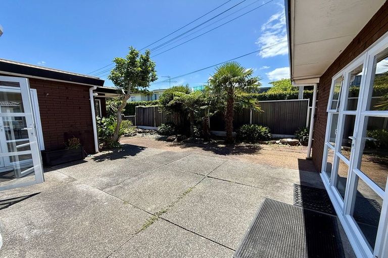 Photo of property in 57 Forrest Hill Road, Milford, Auckland, 0620