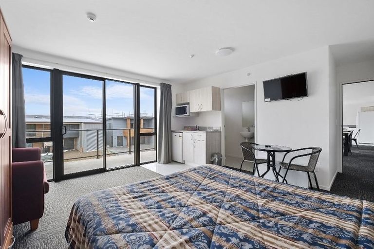 Photo of property in 16 Silverstone Drive, Cromwell, 9384