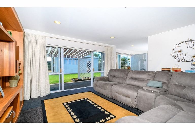 Photo of property in 369a Hobsonville Road, Hobsonville, Auckland, 0618