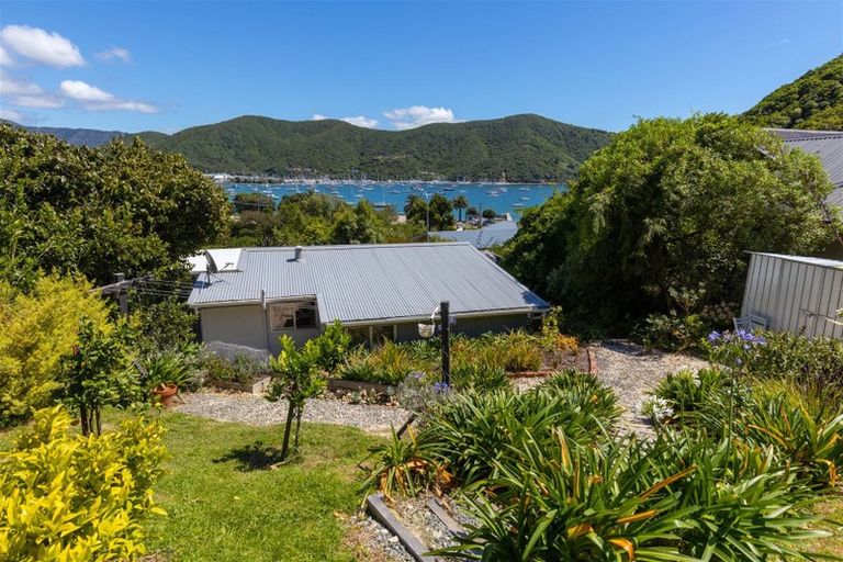 Photo of property in 4 Amelia Crescent, Waikawa, Picton, 7220