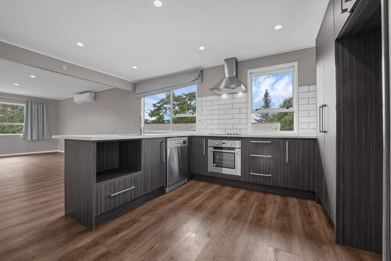 Photo of property in 17 Landow Place, Henderson, Auckland, 0612