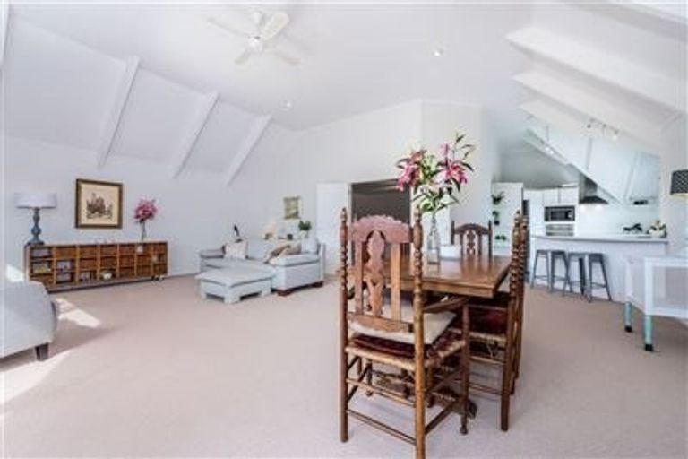 Photo of property in 14 The Avenue, Albany, Auckland, 0632