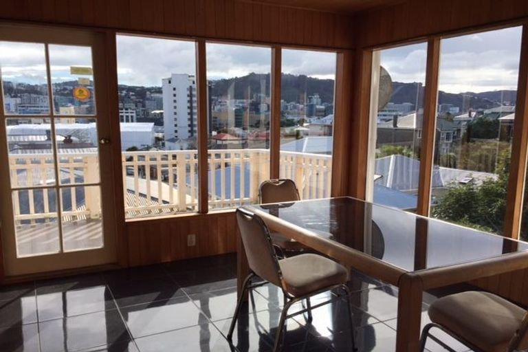 Photo of property in 7a Hawker Street, Mount Victoria, Wellington, 6011
