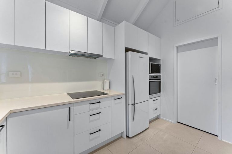 Photo of property in 2/1 Trelawny Place, Hillcrest, Auckland, 0627