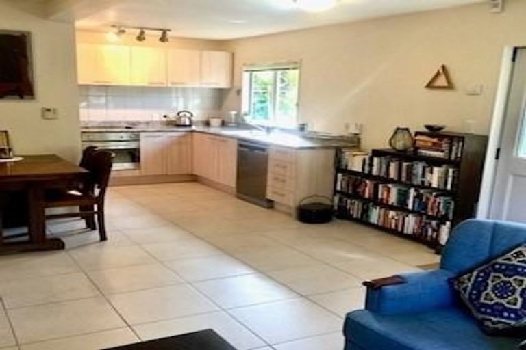 Photo of property in 3/4a Corrella Road, Belmont, Auckland, 0622