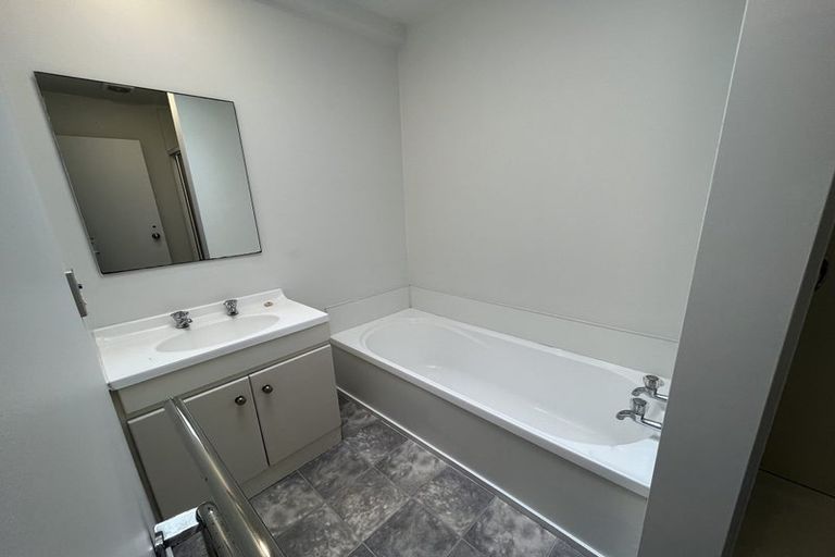 Photo of property in 10 George Street, Thorndon, Wellington, 6011