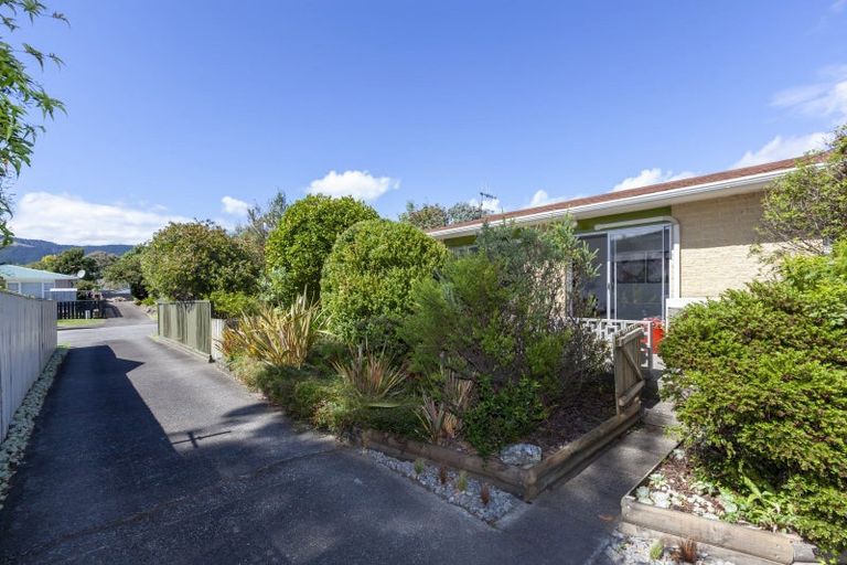 Photo of property in 6-6a Nola Avenue, Raumati Beach, Paraparaumu, 5032