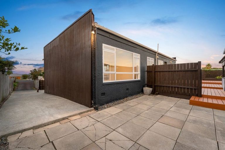 Photo of property in 188 Waimumu Road, Massey, Auckland, 0614