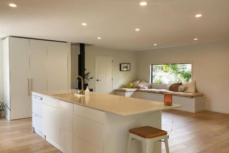 Photo of property in 23 Linda Street, Oakura, 4314