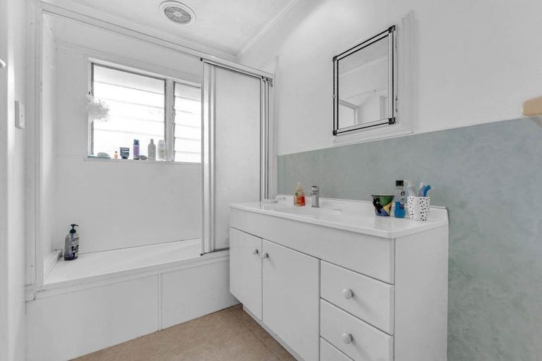 Photo of property in 77 Birdwood Avenue, Papatoetoe, Auckland, 2025