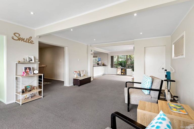 Photo of property in 63 Ray Small Drive, Pahurehure, Papakura, 2113