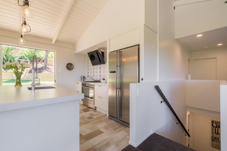 Photo of property in 2a Warner Park Avenue, Laingholm, Auckland, 0604