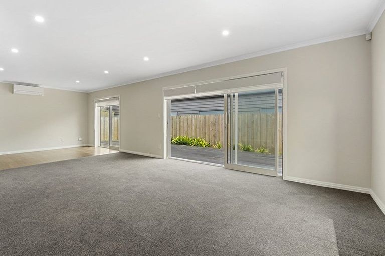 Photo of property in 6a Mansion Court, West Harbour, Auckland, 0618