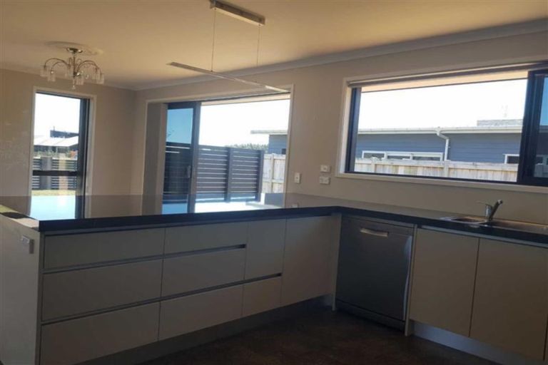 Photo of property in 18 Keene Drive, Bell Block, New Plymouth, 4312