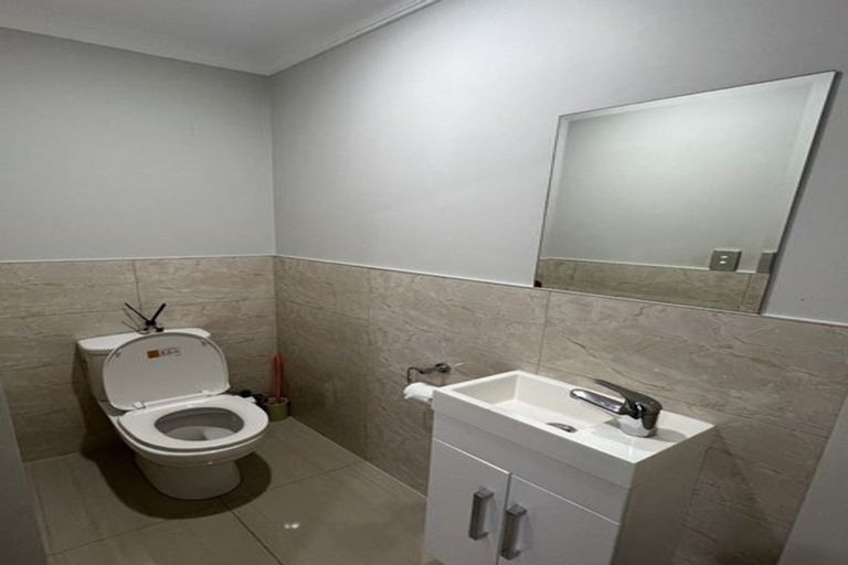 Photo of property in 15a York Road, Papatoetoe, Auckland, 2104