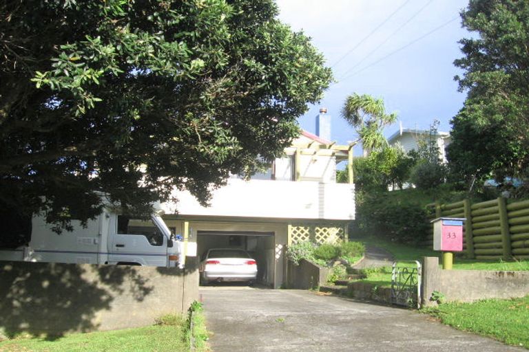 Photo of property in 33 Hampton Hill Road, Tawa, Wellington, 5028