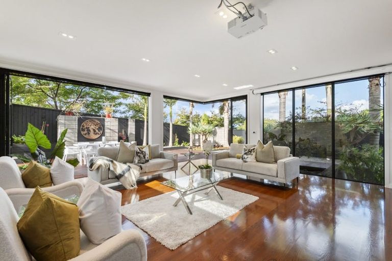 Photo of property in 17 Waitemata Road, Hauraki, Auckland, 0622