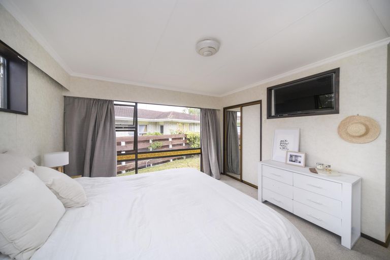 Photo of property in 18 Cecil Place, Cloverlea, Palmerston North, 4412