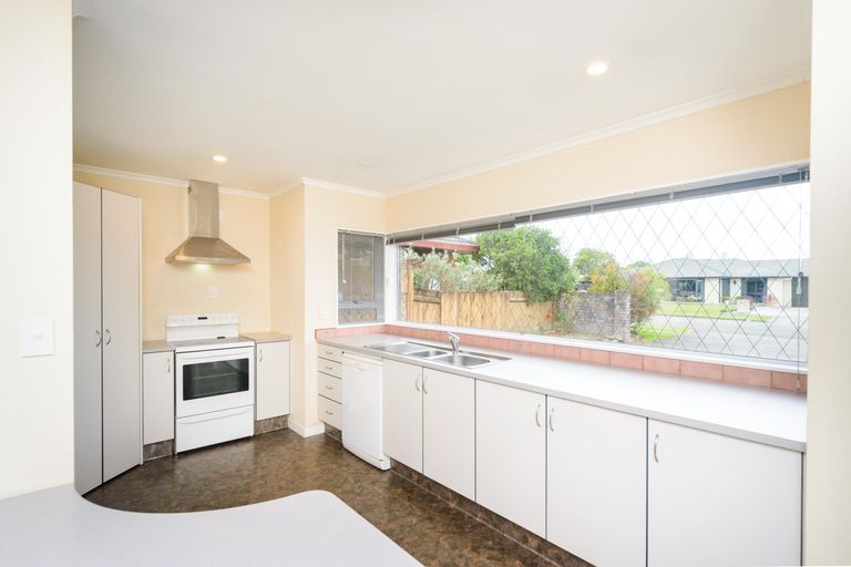 Photo of property in 4 Royal Oak Drive, Kelvin Grove, Palmerston North, 4414