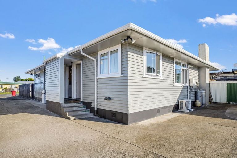 Photo of property in 24 Lee Street, Castlecliff, Whanganui, 4501