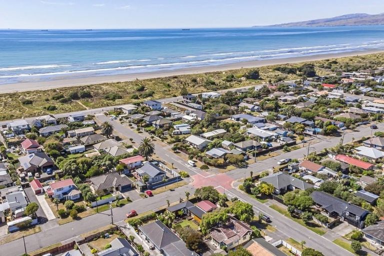 Photo of property in 290 Pine Avenue, South New Brighton, Christchurch, 8062