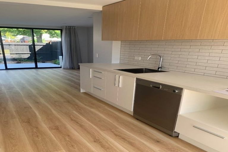 Photo of property in 2/12 New Brighton Road, Shirley, Christchurch, 8061