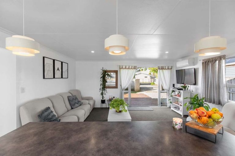 Photo of property in 28 Newton Place, Westbrook, Palmerston North, 4412