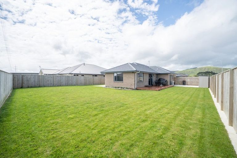 Photo of property in 8 Cyprus Place, Fitzherbert, Palmerston North, 4410