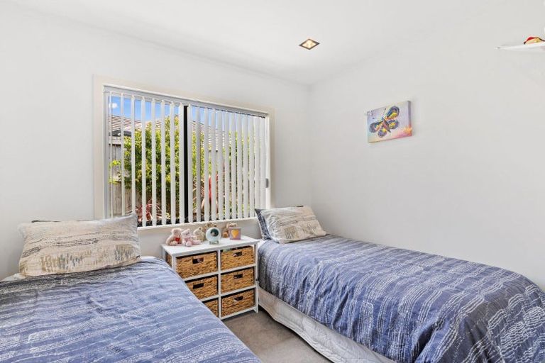 Photo of property in 98 Barbados Way, One Tree Point, 0118