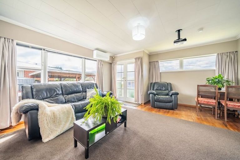 Photo of property in 87a Karamu Crescent, Wainuiomata, Lower Hutt, 5014