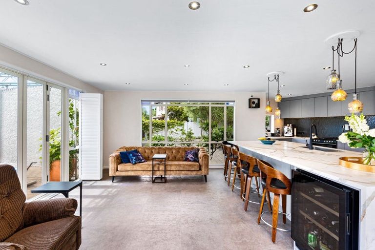 Photo of property in 15 Woodford Heights, Havelock North, 4130