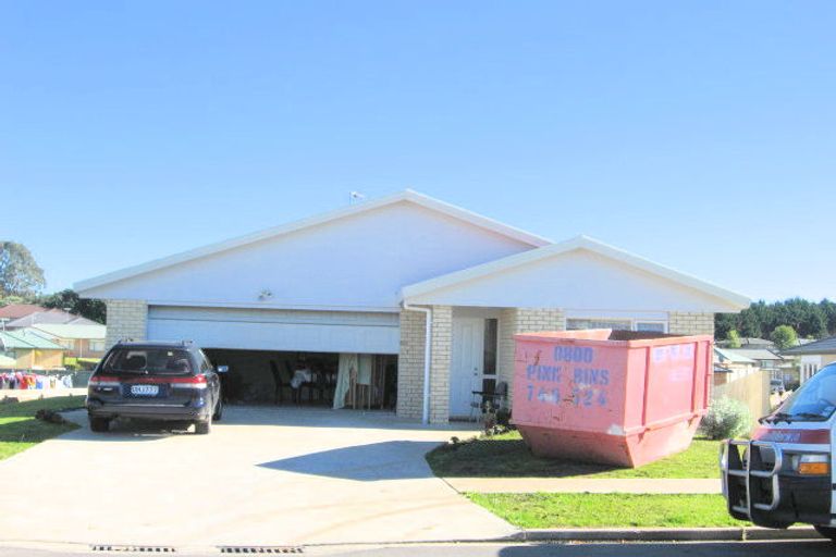 Photo of property in 9 Loughinisland Place, Weymouth, Auckland, 2103