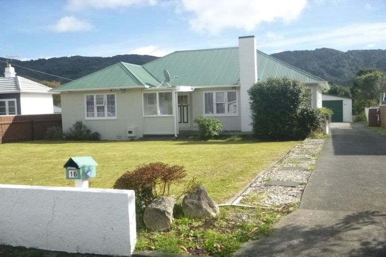 Photo of property in 16 Peel Place, Wainuiomata, Lower Hutt, 5014