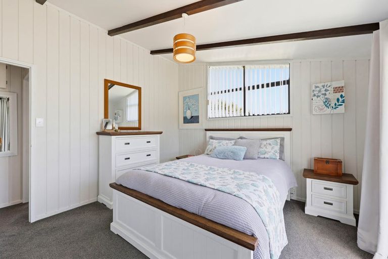 Photo of property in 6 Vela Place, Clarks Beach, 2122