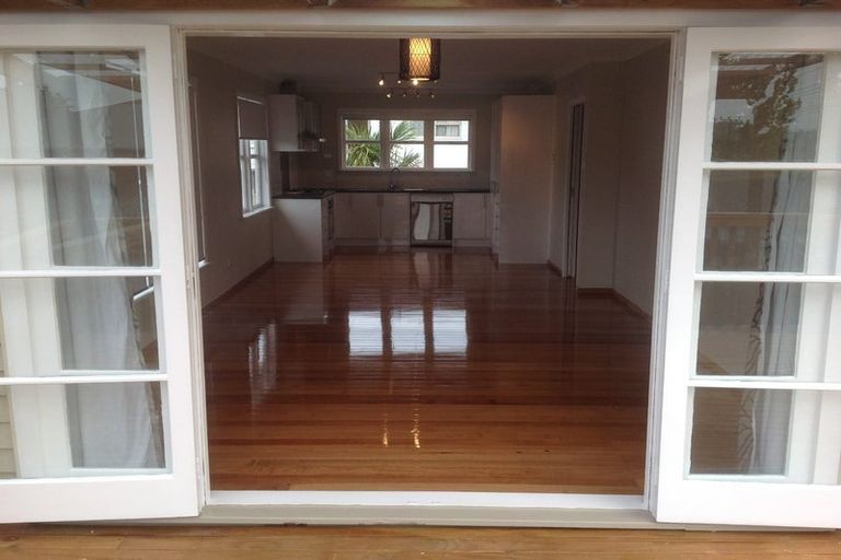 Photo of property in 1/89 Verbena Road, Birkdale, Auckland, 0626