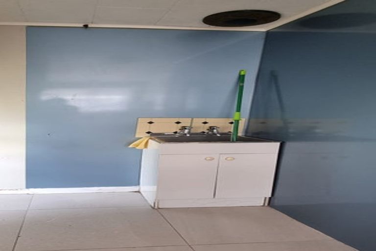 Photo of property in 1/8 Keeling Road, Henderson, Auckland, 0612