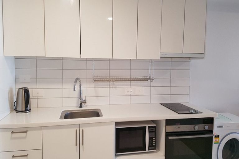 Photo of property in 15 Colin Wild Place, Glenfield, Auckland, 0629