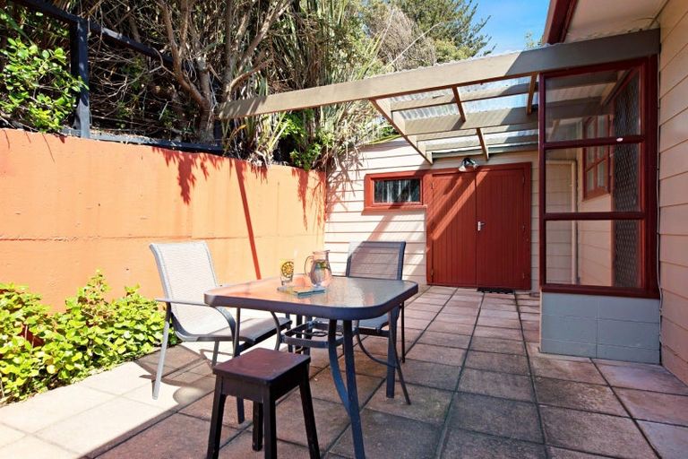 Photo of property in 2/33 Beach Road, Paekakariki, 5034