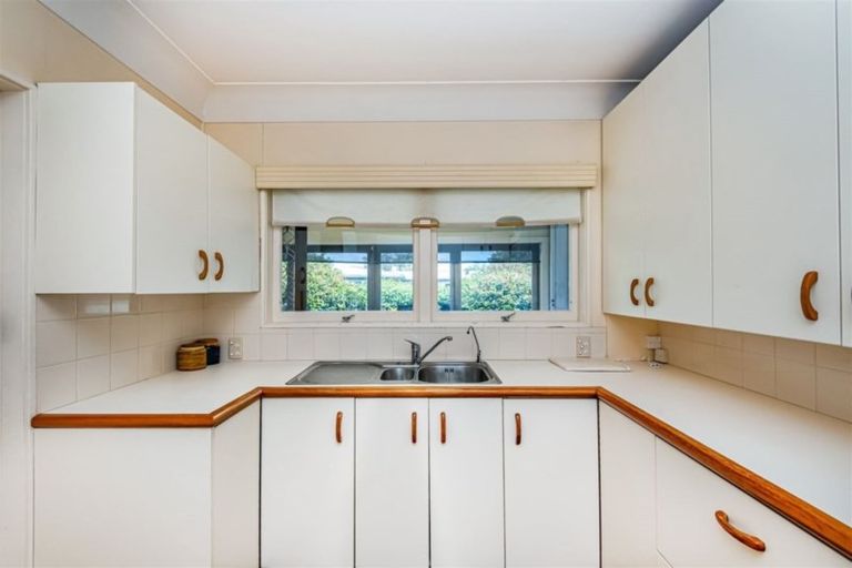 Photo of property in 9 Catalina Crescent, Forrest Hill, Auckland, 0620