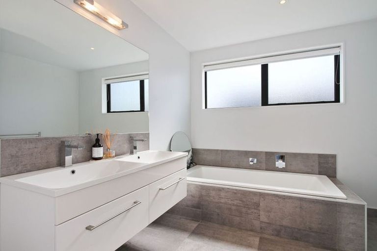 Photo of property in 15 Carder Court, Hobsonville, Auckland, 0618