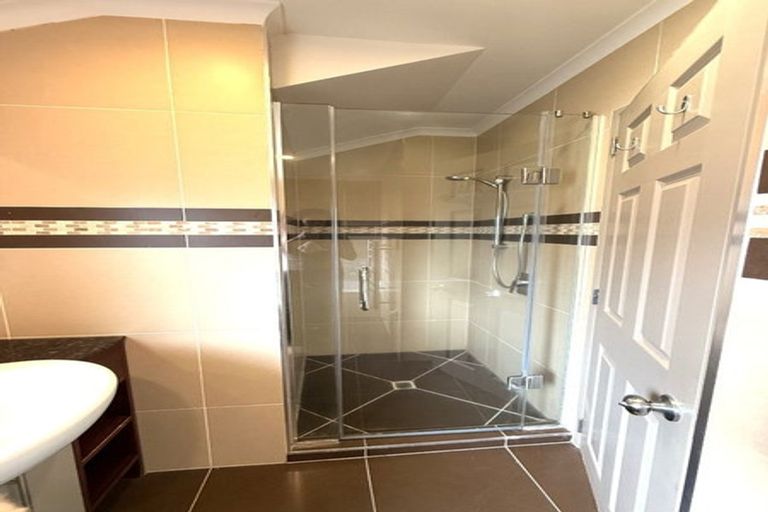 Photo of property in 28b Bucklands Beach Road, Bucklands Beach, Auckland, 2012