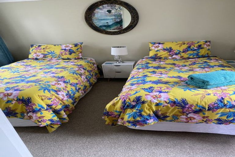 Photo of property in 12a Oxford Street, Martinborough, 5711