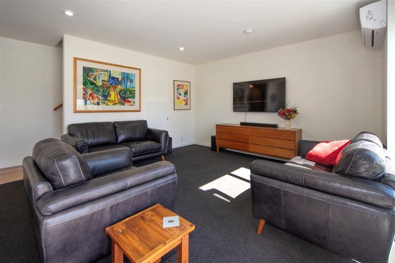 Photo of property in 2 Oakford Close, Riccarton, Christchurch, 8011