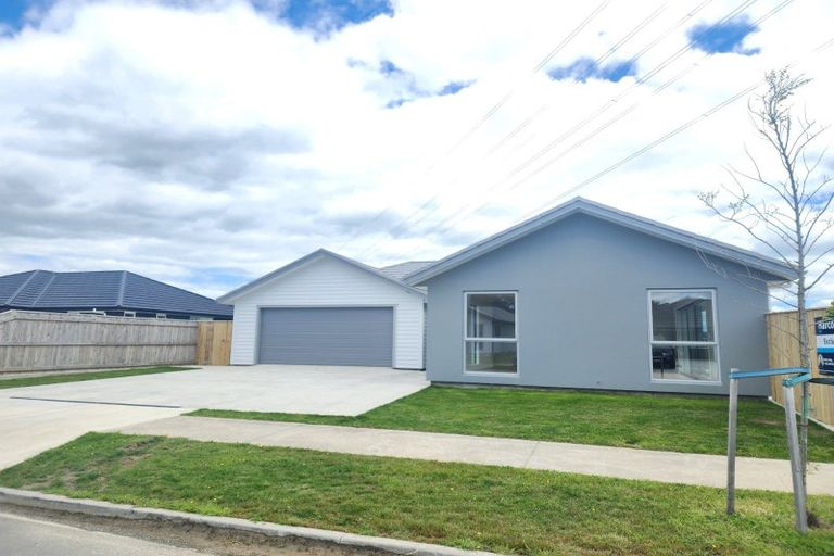 Photo of property in 49 Atlantic Drive, Fitzherbert, Palmerston North, 4410