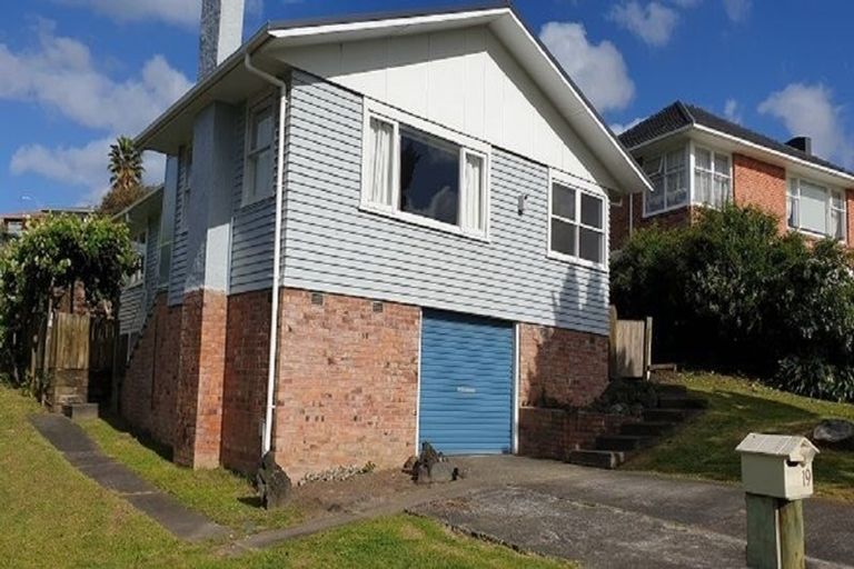 Photo of property in 19 Lyford Crescent, Sunnynook, Auckland, 0620