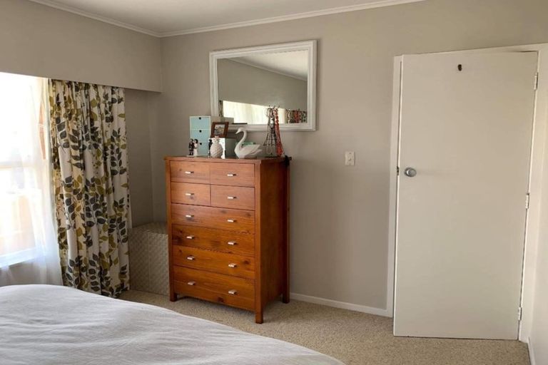 Photo of property in 2/38 Old Lake Road, Narrow Neck, Auckland, 0624