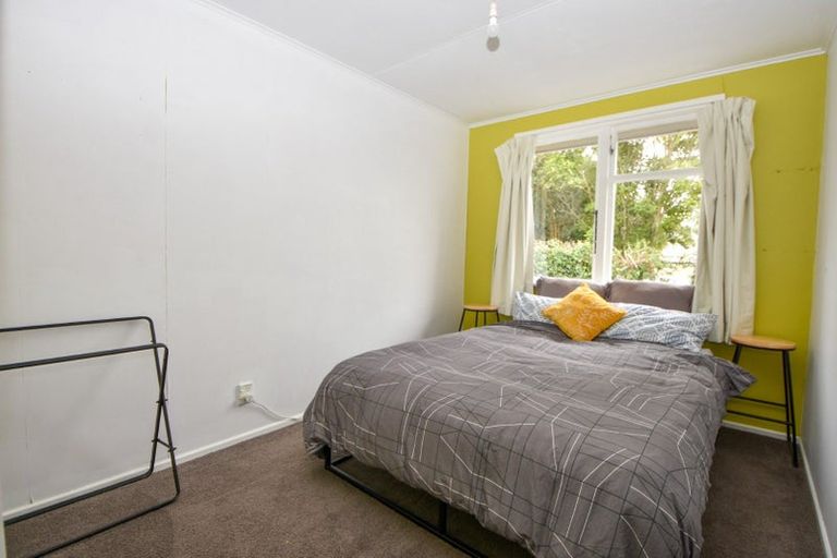 Photo of property in 1 Hughan Place, Carterton, 5713