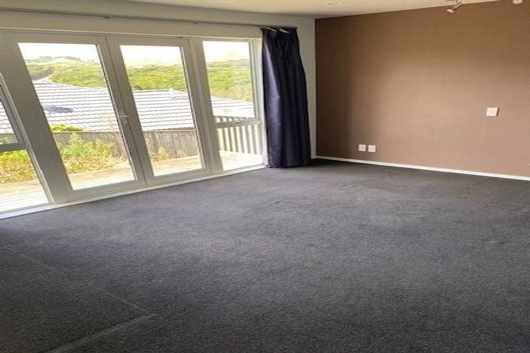 Photo of property in 43 Tongariro Drive, Aotea, Porirua, 5024